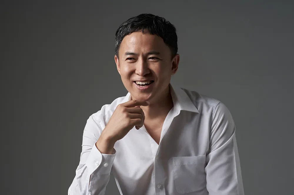 Portrait of independent curator Daehyung Lee