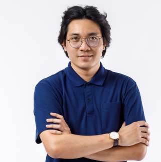 Portrait of bio-interface technologist Pongsakorn Wechakarn, known as Peachiia
